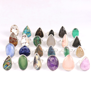 Anillos de latón chapado en plata de ley 925 hechos a mano para mujer, con gemas mixtas de cristal de mayo y cabujones surtidos en forma de lágrima y ovalados. - Product Image 1
