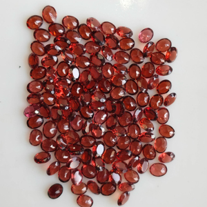 โกเมนสีแดงธรรมชาติ 4x3.5 มม. รูปทรงวงรี คุณภาพดีที่สุด พลอยหลวมสำหรับทำเครื่องประดับ - Product Image 4
