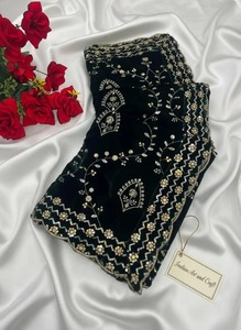 Exquisita Dupatta de Terciopelo Verde Vino para Novia con Bordado Floral de Zari Dorado en Toda la Superficie, Chal de Boda, Estola para Bodas Exquisitas - Product Image 4