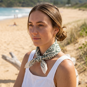 Pañuelo Cuadrado Hecho a Mano con Estampado Indio, Bufanda de Algodón Boho, Accesorio para el Cabello, Regalo para Ella, Duradero para el Verano y la Playa - Product Image 2