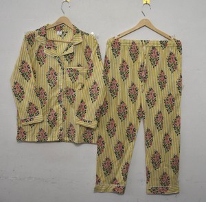 Conjunto de Pijama Elegante y Lujoso 100% Algodón con Estampado a Mano, Transpirable, con Botones, Mangas Cortas, Cuello Camisero y Cintura Elástica - Product Image 3