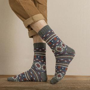 Nuevos calcetines cálidos estándar para hombre y mujer, modelos regulares antibacterianos y antideslizantes para parejas, talla única - Product Image 3