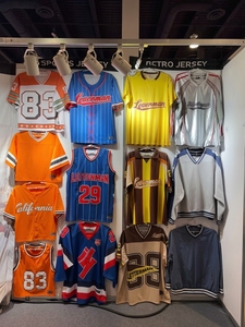 เสื้อเจอร์ซีย์อเมริกันฟุตบอลแบบตาข่าย สไตล์ฮิปฮอป ระบายอากาศได้ดี คอวี แขนสั้น ยูนิเซ็กซ์ พิมพ์ลายดิจิทัล เสื้อกีฬา-OEM ODM - Product Image 4
