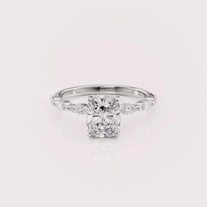 Bague de fiançailles en diamant de laboratoire taille coussin en or blanc/rose et or jaune 14 carats, solitaire avec pierres latérales - Product Image 5