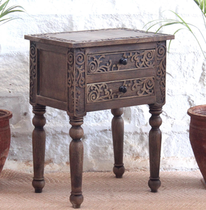 Mesita de noche de madera blanca con grabados, estilo rústico, para dormitorio y sala de estar, mueble de madera tallada asequible. - Product Image 1