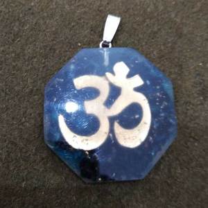 Pendentif long en agate style Feng Shui fantaisie, Orgone de guérison, Orgonite, avec copeaux de pierres précieuses naturelles turquoise, écologique, Gujarat - Product Image 6