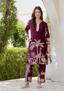 Conjunto de kurta de algodón con estampado de vida silvestre color granate para mujer con pantalones |   Ropa Casual Étnica Tradicional |   Corte Holgado Estilo Indio - Product Image 2