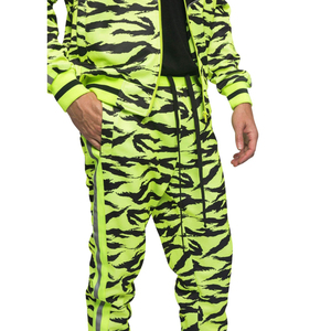 Chándal deportivo sublimado 100% algodón transpirable con estampado completo. - Product Image 5
