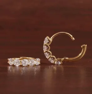 Boucles d'oreilles créoles pour femmes Tishya en or jaune massif 14 carats avec diamants moissanite 3 carats taille ronde, portés à l'intérieur et à l'extérieur de l'oreille - Product Image 2