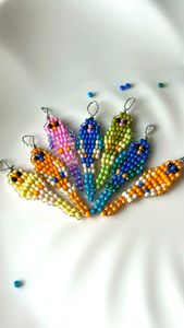Porte-clés brodé à la main avec des motifs floraux élégants, des perles colorées et un travail artisanal détaillé - Product Image 6