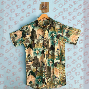 เสื้อเชิ้ตแขนสั้นคอวีผ้าฝ้ายพิมพ์ลายดอกไม้ด้วยมือ 100% ระบายอากาศได้ดี เป็นมิตรกับสิ่งแวดล้อม คุณภาพสูง ติดกระดุม สำหรับผู้ชาย - Product Image 5