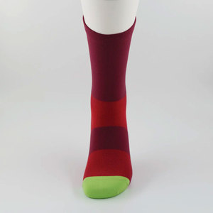 Chaussettes de compression élastiques pour athlètes, soutien performant, qualité supérieure, chaussettes mi-mollet - Product Image 1