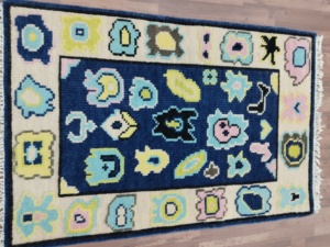Alfombra Azul Oushak de Alta Calidad, Alfombra de Estilo Persa con Nudos, Diseño Floral Transicional con Borde Verde, Alfombra Pastel para Sala de Estar - Product Image 6