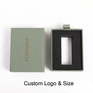 Boîte d'emballage de bijoux en carton sur mesure avec logo estampé à chaud or, languette à ruban coulissante et plateau en mousse velours pour boucles d'oreilles, bagues et colliers - Product Image 3