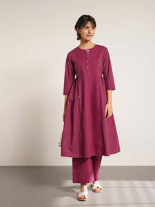 Robe midi à col Henley imprimée à pois magenta, manches trois quarts, coupe ample, tissu en coton et bambou, vêtements décontractés pour toutes les saisons - Product Image 2