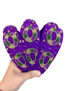 Diadema Ligera y Cómoda con Letras Blancas de Mardi Gras, Tamaños y Colores Personalizados, Perfecta para Niñas en Temporadas y Eventos - Product Image 2