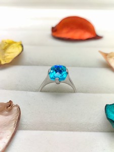 Bague en quartz arc-en-ciel Paraiba, bijou en pierre précieuse naturelle vibrante, bague de cocktail chic, cadeau artisanal fait main pour femmes - Product Image 6
