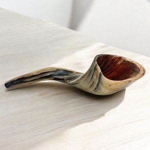 Shofar traditionnel courbé en corne de bélier, instrument de musique artisanal naturel pour usage religieux et cérémoniel - Product Image 5
