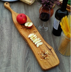 Planche à découper rectangulaire en bois d'olivier avec poignée et trou de suspension, non toxique, durable, passe au lave-vaisselle, planche à découper et à servir - Product Image 6