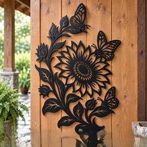 Sculpture murale décorative en métal en forme de papillon pour la décoration intérieure - Product Image 1
