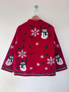Veste en velours rouge premium brodée Suzani avec motif bonhomme de neige et flocon de neige, col montant, manteau d'hiver pour femme - Product Image 1