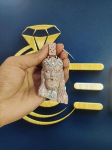 จี้พระเยซูสีโรสโกลด์ประดับคริสตัลและเพชรเม็ดเล็กๆ สไตล์ไมโครเพฟ สร้อยคอสำหรับผู้ชาย ศาสนาคริสต์ - Product Image 3
