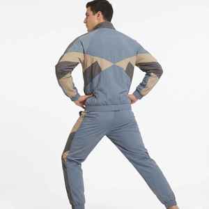 Conjunto deportivo de 2 piezas, chaqueta cortavientos holgada personalizada, ligera, de nailon liso, para hombre. - Product Image 6