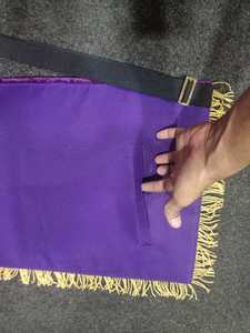 Tablier maçonnique en velours violet avec broderie dorée, symbole de l'œil de la Sainte Bible, forme carrée, accessoire de décoration artisanal fait main - Product Image 3