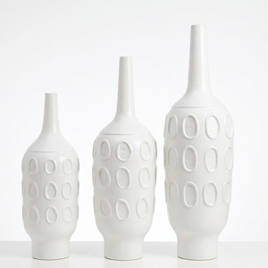 Vase de sol Motivo Largo S blanc mat en terre cuite gaufrée, pot en terre cuite artisanal, urne décorative en céramique, vente en gros - Product Image 1