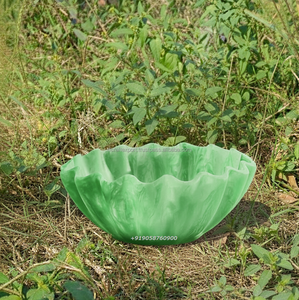 Bol à fruits en résine artisanal à bords ondulés – Finition élégante en marbre rose et blanc – Décoration de bureau et centre de table de luxe - Product Image 3