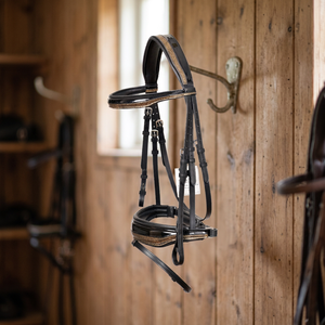 Accessoire de luxe fait main en cuir noir pour bride de cheval, avec nezier rembourré en cuir verni et garniture dorée scintillante, taille complète, emballage personnalisé, modèle - Product Image 5