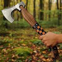 Hache Tomahawk artisanale de qualité industrielle avec fourreau à motif damier, lame en acier inoxydable pour la survie en extérieur, garantie de 2 ans