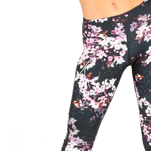 Leggings de yoga pour femmes de qualité supérieure, très demandés, respirants, imprimés par sublimation personnalisée - Product Image 3