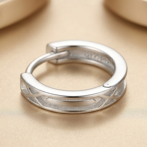 DIVYORO Boucles d'oreilles créoles tendance en argent 925 gravées géométriquement pour femme - Product Image 3
