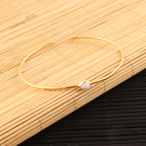 กำไลหินเดี่ยวสีขาวอาเกตที่ละเอียดอ่อนกำไลข้อมือแบบเปิดแบบบางเครื่องประดับชุบทอง18K - Product Image 3