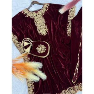 Colección de invierno Impresionante trabajo de bordado Kaftan de terciopelo viscoso puro con juego de Dhoti - Product Image 1