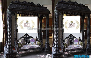 Balançoire indienne en bois de teck pour la maison balançoire polonaise brillante marron avec toit balançoire en bois traditionnelle faite à la main/Jhula - Product Image 4