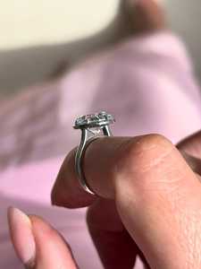 Bague en diamant de laboratoire taille coussin 4 carats, style vintage antique, pour fiançailles – Collection Old Mine - Product Image 4