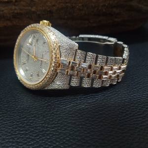 Reloj de Pulsera para Hombre, Elegante y Deportivo, con Esfera de Cristal, Movimiento Automático de Lujo, en Acero Inoxidable en Tono Blanco y Amarillo, con Diamantes - Product Image 2