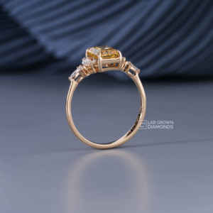 Bague en or jaune 14 carats avec moissanite taille marquise, taille radiant et taille ronde pour femme, luxe, 1,81 carat de poids total, 2,23 grammes, mariage, haute joaillerie - Product Image 4