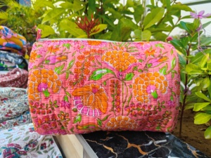 Customizable Quilted <b>Makeup</b> Pouch Block printed Wholesale <b>Makeup</b> <b>Organizer</b> Easy Storage For <b>Makeup</b> Floral Designs Toiletry Bag - Product Image 5