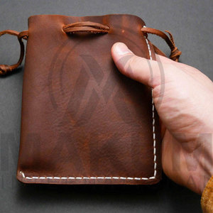 Sac à dés en cuir véritable personnalisé avec cordon de serrage et pochette de rangement pour dés et accessoires - Product Image 4