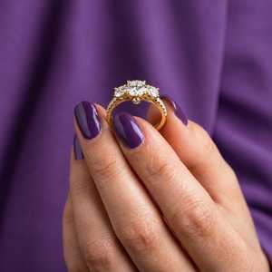 Magnifique bague à trois pierres en diamant VS2 de coupe ronde, 0,61 ct, or jaune 14 carats, bijoux de fête, cadeau pour mariage ou anniversaire - Product Image 2