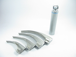 เครื่องมือตรวจกล่องเสียงแบบแมนนวลชนิดไฟเบอร์ออปติก ยี่ห้อ Macintosh ผลิตจากสแตนเลสเยอรมัน รุ่นใหม่ล่าสุด 4 ใบมีด ชุดตรวจวินิจฉัย ได้รับการรับรองมาตรฐาน CE - Product Image 5