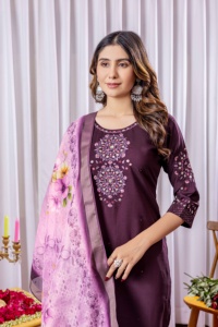 Elegante conjunto de Kurti, pantalón y dupatta de corte recto. Graciosa y moderna, eternamente clásica. - Product Image 5