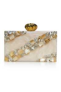 Bolso de mano tipo clutch de resina marmoleada color marfil, adornado con cristales de imitación, perlas y cierre dorado. Bolso de mano con cristales de imitación color rosa. - Product Image 1