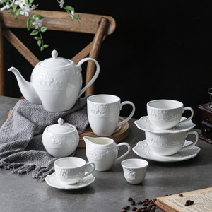 ชุดกาแฟ-ชาเซรามิกสีขาวสไตล์วินเทจ ลวดลายดอกไม้แบบนูน เคลือบเงาเรียบ ใช้กับเตาอบ/ไมโครเวฟได้ ปลอดสาร BPA - Product Image 1