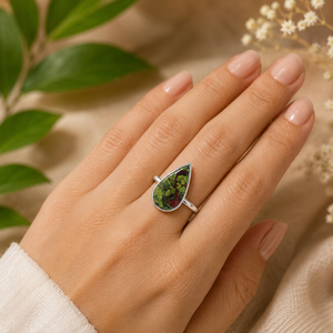 แหวนพลอยแจสเปอร์เลือดมังกรธรรมชาติ เงินแท้ 925 ประดับแบบ Bezel Setting แหวนของขวัญสำหรับผู้หญิง พร้อมใบรับรองจากผู้ตรวจสอบอิสระ - Product Image 2