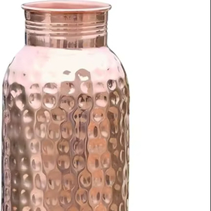 Botella de cobre ayurvédica para agua potable saludable, botella de agua de cobre martillado para uso diario, calidad premium a precio económico. - Product Image 1