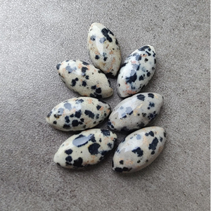 Pierre précieuse calibrée de qualité AAA+ en jaspe dalmatien, cabochon marquise à dos plat, pour la fabrication de bijoux - Product Image 1
